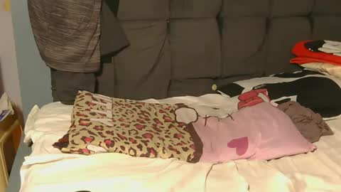 lunalove22_ online show from May 2026 02:45:01 PM