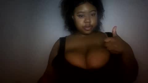 Snapshot of lunamoth00 chatting on February 2026 12:36:01 AM lunamoth00 online show from February 2026 12:36:01 AM