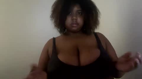 Snapshot of lunamoth00 chatting on February 2026 08:05:01 PM lunamoth00 online show from February 2026 08:05:01 PM