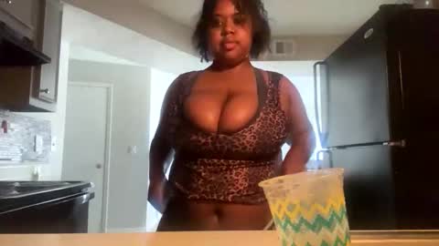 Snapshot of lunamoth00 chatting on March 2026 05:42:01 PM lunamoth00 online show from March 2026 05:42:01 PM