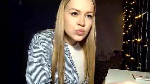 lunapeony online show from March 2026 11:10:02 PM