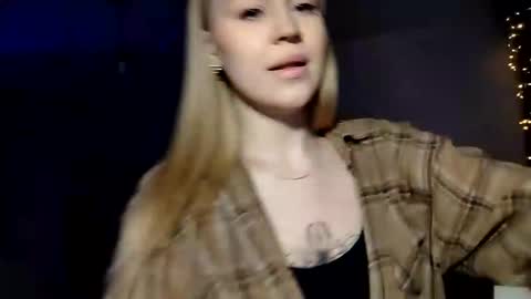 lunapeony online show from March 2026 09:21:02 PM