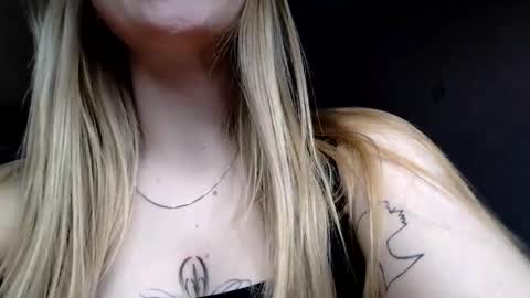 lunapeony online show from April 2026 07:52:02 PM