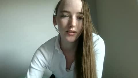 lunapixie2020 online show from May 2026 11:22:01 PM