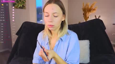 Snapshot of lunariabliss chatting on October 2025 02:40:02 PM Kelly online show from October 2025 02:40:02 PM