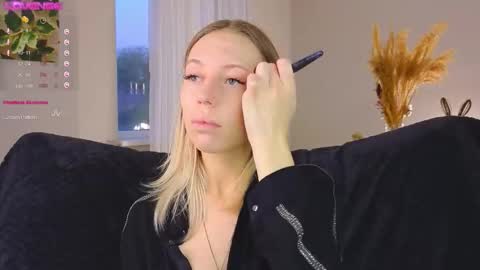 Snapshot of lunariabliss chatting on October 2025 02:40:01 PM Kelly online show from October 2025 02:40:01 PM