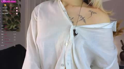 Snapshot of lunariabliss chatting on October 2025 03:01:01 PM Kelly online show from October 2025 03:01:01 PM