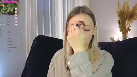 Snapshot of lunariabliss chatting on October 2025 02:40:01 PM Kelly online show from October 2025 02:40:01 PM