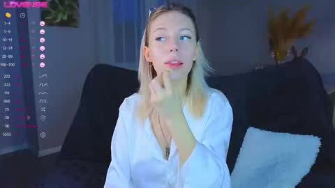 Snapshot of lunariabliss chatting on October 2025 02:35:01 PM Kelly online show from October 2025 02:35:01 PM