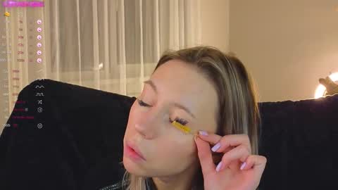 Snapshot of lunariabliss chatting on October 2025 02:43:02 PM Kelly online show from October 2025 02:43:02 PM