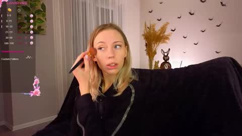 Snapshot of lunariabliss chatting on November 2025 04:30:02 PM Kelly online show from November 2025 04:30:02 PM