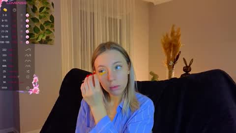 Kelly online show from November 2025 02:38:01 PM