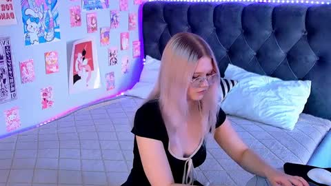 lunariafox online show from April 2026 02:40:01 PM