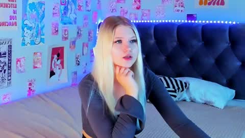 lunariafox online show from May 2026 02:35:02 PM