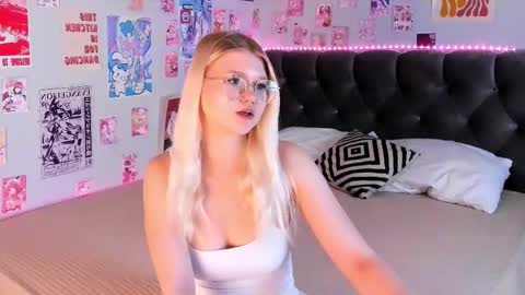 lunariafox online show from May 2026 02:44:02 PM