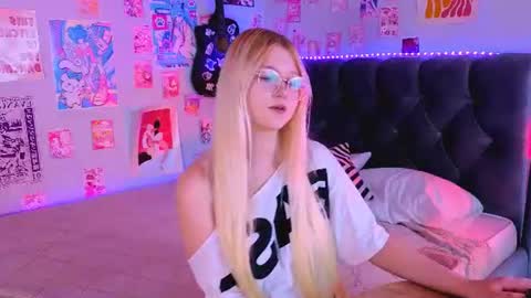lunariafox online show from July 2026 03:07:02 PM