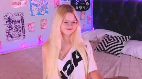 lunariafox online show from July 2026 04:39:33 PM