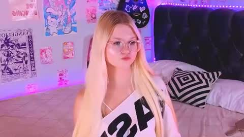 lunariafox online show from July 2026 08:52:02 PM