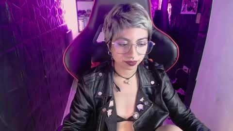 lunarichy online show from February 2026 08:40:01 PM