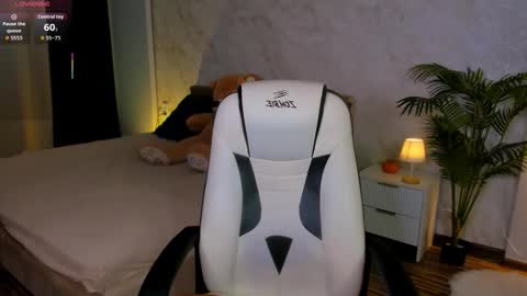 Snapshot of lunarlily7 chatting on November 2025 05:28:02 AM Lily online show from November 2025 05:28:02 AM