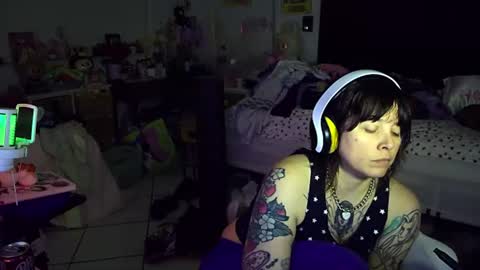 lunarqueen420 online show from July 2026 04:18:02 AM