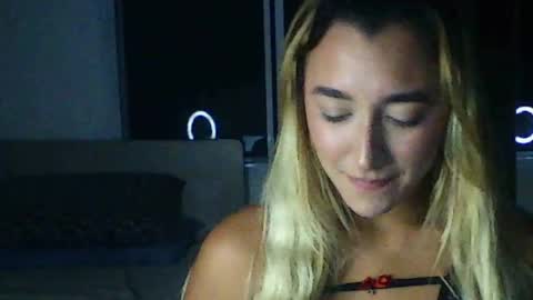 lunavelvvet online show from July 2026 11:15:01 PM