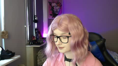 LunaXcherry online show from April 2026 04:40:01 PM