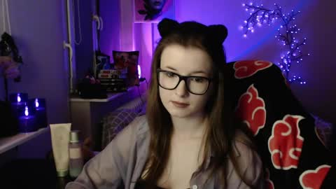 LunaXcherry online show from April 2026 06:47:01 PM