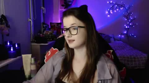 LunaXcherry online show from April 2026 08:57:02 PM
