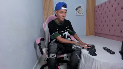 Snapshot of lunay_bigcock420 chatting on October 2025 11:49:01 PM lunay_bigcock420 online show from October 2025 11:49:01 PM