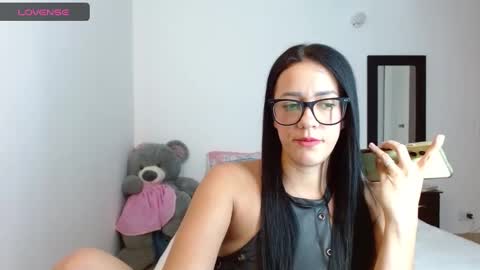 lunayois02 online show from February 2025 12:54:01 AM