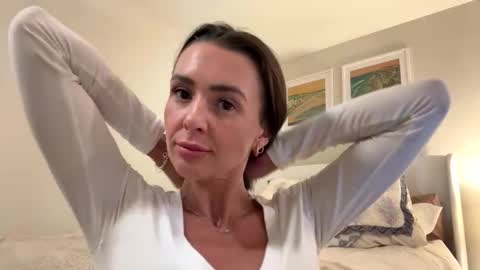 Luna online show from December 2025 05:06:02 AM