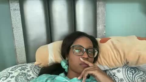 lunchboxgirl online show from April 2026 02:16:02 PM