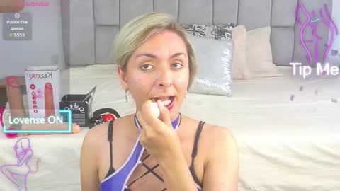 lunitadiva online show from October 2025 06:58:02 PM