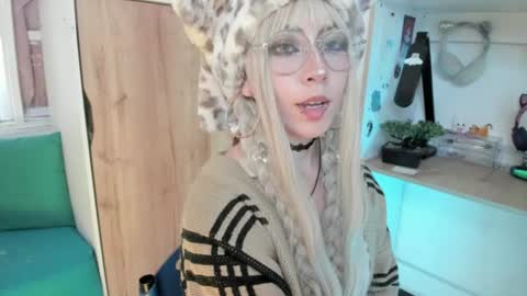 Snapshot of lunivyra chatting on July 2026 05:00:02 PM lunivyra online show from July 2026 05:00:02 PM
