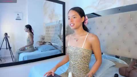 lunna__tylor online show from November 2025 03:23:02 AM