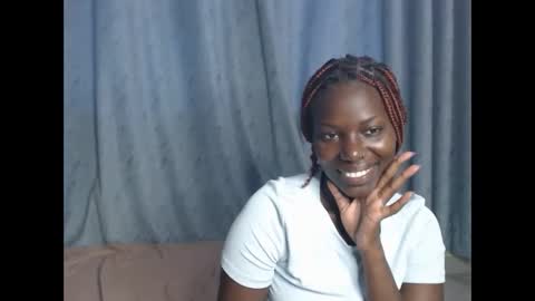 luo_queen online show from November 2025 12:05:02 PM