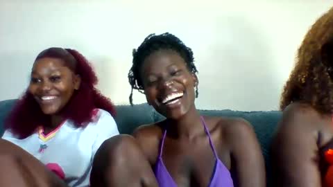 luo_queen online show from April 2026 06:44:02 AM