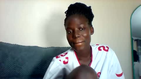 luo_queen online show from April 2026 01:44:01 PM