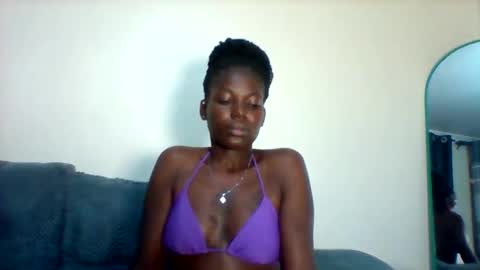 luo_queen online show from April 2026 06:19:01 AM