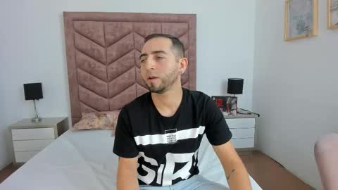 Lushian And Luna online show from November 2025 03:14:02 PM