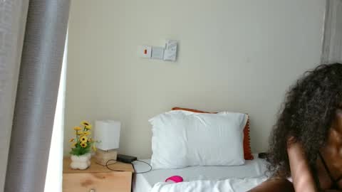 Snapshot of lust4karly_ chatting on November 2025 04:18:02 AM Karly follow for next broadcast updates kisses online show from November 2025 04:18:02 AM