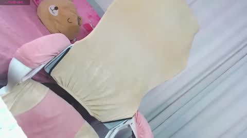 Snapshot of lustykeisha chatting on July 2026 01:31:02 AM KEISHA - DONT FORGET TO FOLLOW ME AND GIVE ME THUMBS UP 3 online show from July 2026 01:31:02 AM