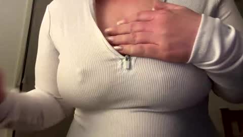 lustytits85 online show from September 2025 01:05:02 PM