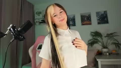 Luvienne Belle online show from July 2026 03:23:02 AM