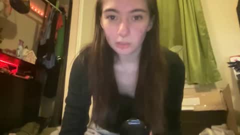 Snapshot of luvrxstarx chatting on December 2025 01:45:01 AM luvrxstarx online show from December 2025 01:45:01 AM