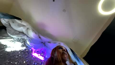 Snapshot of luvvlee chatting on October 2025 08:22:01 AM luvvlee online show from October 2025 08:22:01 AM