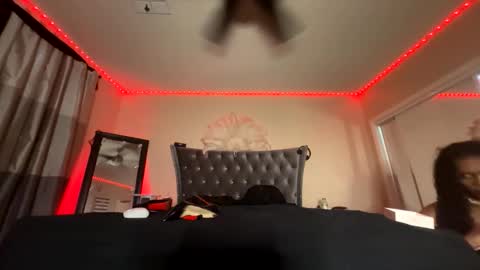 Snapshot of luvvlee chatting on October 2025 12:01:02 AM luvvlee online show from October 2025 12:01:02 AM