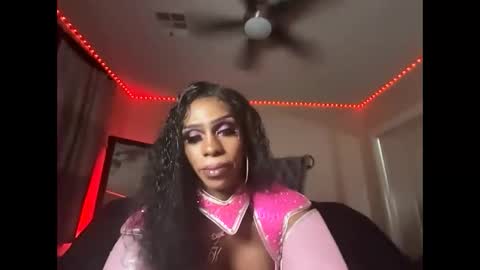 Snapshot of luvvlee chatting on November 2025 12:07:02 PM luvvlee online show from November 2025 12:07:02 PM