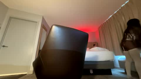 luvvlee online show from July 2026 08:00:01 PM